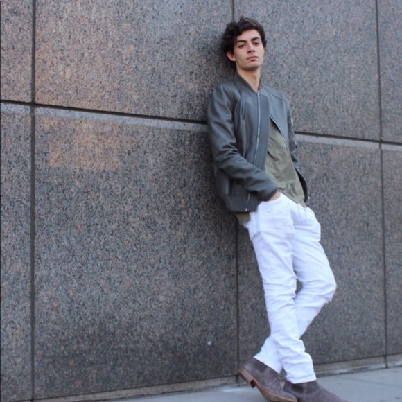 Meet your Posher, Chris - Picture 1 of 1